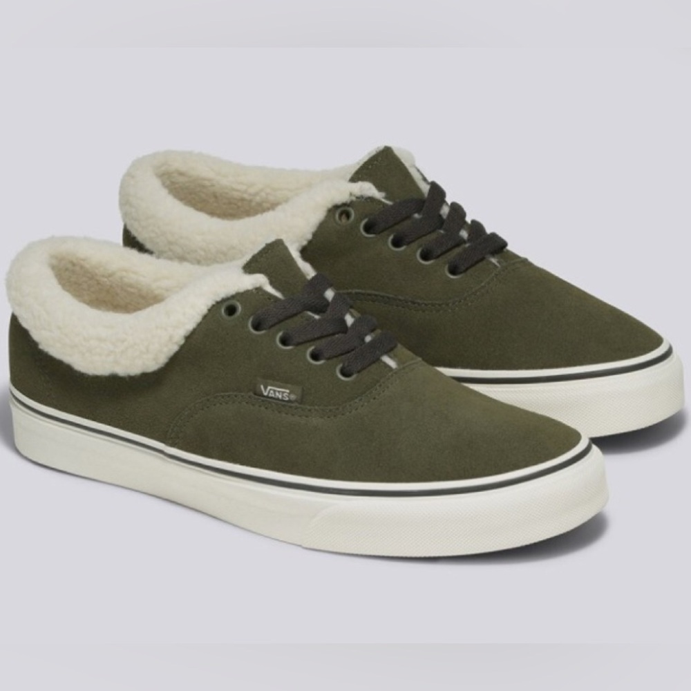 VANS Sherpa Grape Leaf Sneakers Shoes Mens
Size 7 New ( unisex women’s 8.5)